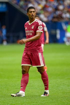 16.08.2026, GER, Fussball, Herren, Testspiel, Saison 2026 2027, FC Schalke 04 - Real Madrid CF Jude Bellingham (RMA) schaut *** August 16, 2026, GER, Soccer, Men s, Friendly, 2026–2027 Season, FC Schalke 04 vs. Real Madrid CF; Jude Bellingham (RMA) is watching Copyright: xSvenxHanischx