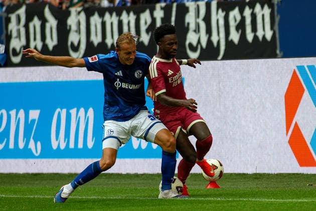 16.08.2026, GER, Fussball, Herren, Testspiel, Saison 2026 2027, FC Schalke 04 - Real Madrid CF Dylan Leonard (S04) und Vinicius Junior (RMA) im Kampf um den Ball *** August 16, 2026, GER, Soccer, Men s, Friendly, 2026–2027 Season, FC Schalke 04 vs. Real Madrid CF: Dylan Leonard (S04) and Vinicius Junior (RMA) battle for the ball Copyright: xSvenxHanischx