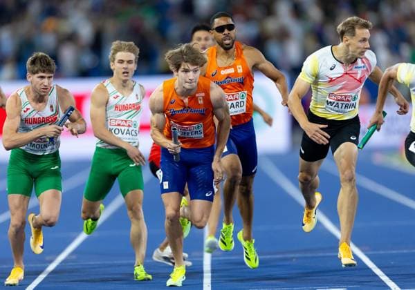 BIRMINGHAM - Jonas Phijffers and Terrence Agard in action during the men s 4x400 relay final on the final day of the European Athletics Championships. IRIS VAN DEN BROEK ANP xVIxANPxSportx xxANPxIVx 565652167 originalFilename: 565652167.jpg