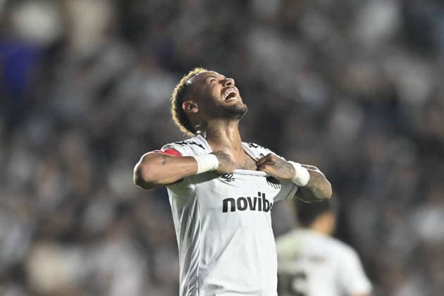 RIO DE JANEIRO, BRAZIL - AUGUST 16: Neymar of Santos celebrates at full time as Santos win a Brasileirao 2026 match between Vasco Da Gama and Santos at Sao Januario Stadium on August 16, 2026 in Rio de Janeiro, Brazil (Photo by Nayra Halm Sports Press Photo SPP)  Copyright: xSportsxPressxPhotox Sportspressphoto_SPR209638