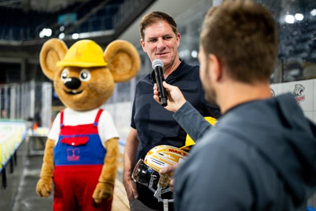 16.08.2026 - Eishockey - Saison 2026 2027 - Penny DEL - Public Practice der Nürnberg Ice Tigers Icetigers - ThHa - xthxhax - Johann Bögl (Gesellschafter, Firma Max Bögl ) im Gespräch mit Christian Rupp (Stadionsprecher, Nürnberg Ice Tigers, NIT ) *** August 16, 2026 Ice Hockey Season 2026–2027 Penny DEL Public Practice of the Nuremberg Ice Tigers Icetigers ThHa xthxhax Johann Bögl, Partner at Max Bögl, in conversation with Christian Rupp, stadium announcer for the Nuremberg Ice Tigers, NIT