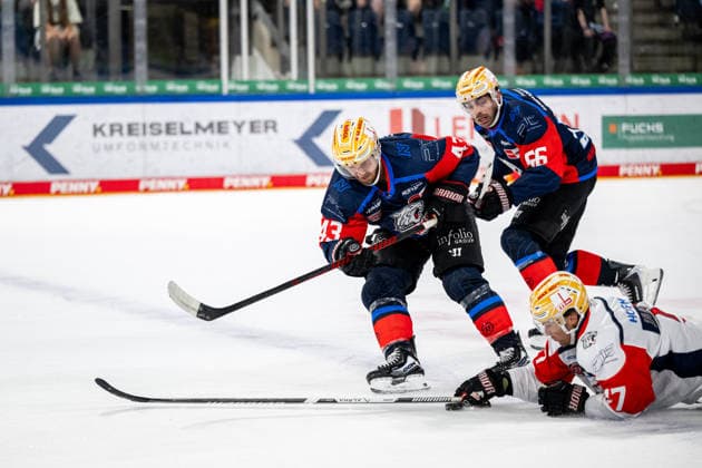 16.08.2026 - Eishockey - Saison 2026 2027 - Penny DEL - Public Practice der Nürnberg Ice Tigers Icetigers - ThHa - xthxhax - Greg Meireles (43, Nürnberg Ice Tigers, NIT ) Jackson Cates (26, Nürnberg Ice Tigers, NIT ) Chris Jandric (77, Nürnberg Ice Tigers, NIT ) *** August 16, 2026, 2026–2027 Ice Hockey Season, Penny DEL, Nuremberg Ice Tigers Public Practice, Icetigers ThHa xthxhax, Greg Meireles 43, Nuremberg Ice Tigers, NIT Jackson Cates 26, Nuremberg Ice Tigers, NIT Chris Jandric 77, Nuremberg Ice Tigers, NIT
