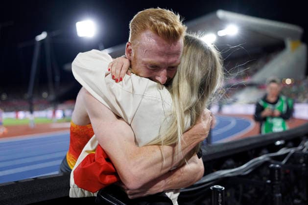 BIRMINGHAM, GREAT BRITAIN - AUGUST 16, 2026: Frederik RUPPERT (GER Germany) wins Gold in the 3000m steeplechase and celebrates with his partner during the European Athletics Championships at Alexander Stadium on August 16, 2026 in Birmingham, Great Britain. Great Britain Copyright: xAxelxKohringx