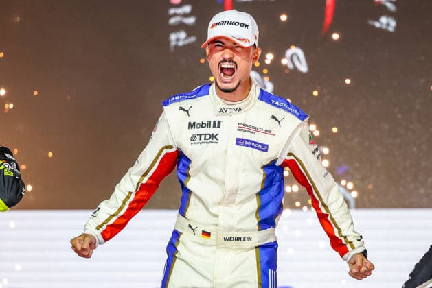 Pascal Wehrlein (Porsche Formula E Team, 94) Jubel, Freude, Lachen nach dem Rennen auf dem Podium, Weltmeister, World Driver Champion, ABB FIA Formula E World Championship, WM, Weltmeisterschaft London e-Prix 2026, Vereinigtes Koenigreich, Saison 12 2025 26, Runde 17, 16.07.2026, ABB FIA Formula E World Championship, London e-Prix 2026, Vereinigtes Koenigreich, Saison 12 2025 26, Runde 17, 16.07.2026 London *** Pascal Wehrlein, Porsche Formula E Team, No. 94, celebration, joy, laughter on the podium after the race, World Champion, World Driver Champion, ABB FIA Formula E World Championship, 2026 London e-Prix, United Kingdom, Season 12 (2025–26), Round 17, July 16, 2026, ABB FIA Formula E World Championship, 2026 London ePrix, United Kingdom, Season 12 (2025–26), Round 17, July 16, 2026, London Copyright: xEibner-Pressefoto LauraxRoemerx EP_LRR