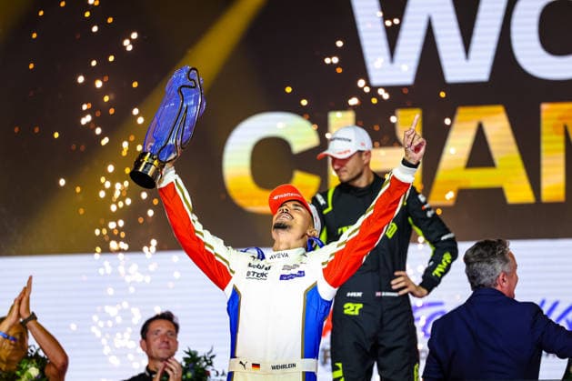 Pascal Wehrlein (Porsche Formula E Team, 94) Jubel, Freude, Lachen nach dem Rennen, Weltmeister, World Driver Champion, Podium, ABB FIA Formula E World Championship, WM, Weltmeisterschaft London e-Prix 2026, Vereinigtes Koenigreich, Saison 12 2025 26, Runde 17, 16.07.2026, ABB FIA Formula E World Championship, London e-Prix 2026, Vereinigtes Koenigreich, Saison 12 2025 26, Runde 17, 16.07.2026 London *** Pascal Wehrlein, Porsche Formula E Team, 94, celebration, joy, laughter after the race, World Champion, World Driver Champion, podium, ABB FIA Formula E World Championship, 2026 London e-Prix, United Kingdom, Season 12 (2025–26), Round 17, July 16, 2026, ABB FIA Formula E World Championship, 2026 London ePrix, United Kingdom, Season 12 (2025–26), Round 17, July 16, 2026, London Copyright: xEibner-Pressefoto LauraxRoemerx EP_LRR