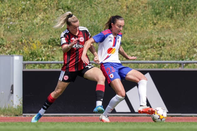 16.08.2026, xgrfx, Fussball Testspiel Frauen , OL Lyonnes - Eintracht Frankfurt v.l. Nina Lührßen (Eintracht Frankfurt), Caroline Weir (OL Lyonnes) (DFL DFB REGULATIONS PROHIBIT ANY USE OF PHOTOGRAPHS as IMAGE SEQUENCES and or QUASI-VIDEO) Herzogenaurach *** August 16, 2026, xgrfx, Women s Soccer Friendly Match, OL Lyonnes vs. Eintracht Frankfurt, Nina Lührßen (Eintracht Frankfurt), Caroline Weir (OL Lyonnes). DFL and DFB regulations prohibit any use of photographs as image sequences and or quasi-video. Herzogenaurach