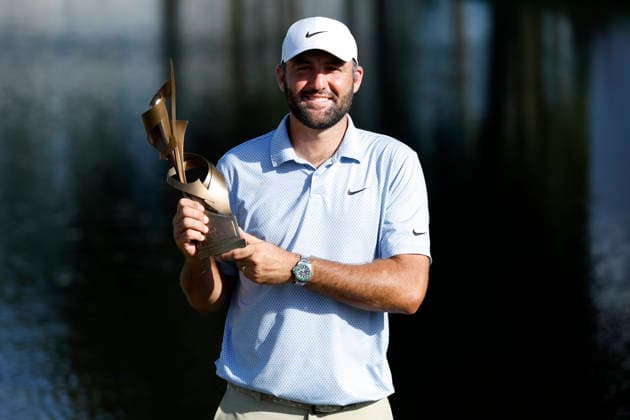 MEMPHIS, TN - AUGUST 16: Scottie Scheffler of the United States holds the trophy for winning the FedEx St. Jude Championship, August 16, 2026, at TPC Southwind in Memphis, Tennessee. (Photo by Matthew Maxey Icon Sportswire) GOLF: AUG 16 PGA, Golf Herren FedEx St. Jude Championship EDITORIAL USE ONLY Icon260816062