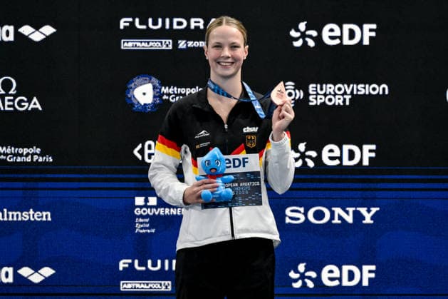 Maya Werner of Germany shows the bronze medal after competing in the swimming 400m Freestyle Women Final during the European Aquatics Championships at the Olympic Aquatic Center in Paris (France), August 16, 2026. Giorgio Scala DBM - Deepbluemedia Insidefoto