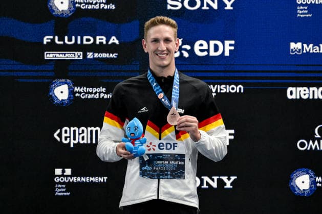 Lukas Martens of Germany shows the bronze medal after competing in the swimming 400m Freestyle Men Final during the European Aquatics Championships at the Olympic Aquatic Center in Paris (France), August 16, 2026. Giorgio Scala DBM - Deepbluemedia Insidefoto