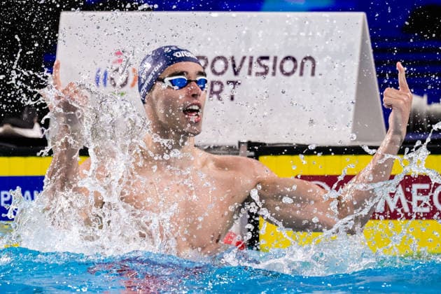 Hubert Kos of Hungary celebrates after winning the gold medal in the Men™s 100m Backstroke Final during the European Aquatics Championships at the Olympic Aquatic Center in Paris (France), August 16, 2026. Giorgio Scala DBM - Deepbluemedia Insidefoto
