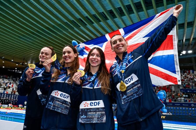 Athletes of team Great Britain show the gold medal after competing in the swimming 4x100m Mixed Relay Women Final during the European Aquatics Championships at the Olympic Aquatic Center in Paris (France), August 16, 2026. Andrea Staccioli Deepbluemedia Insidefoto