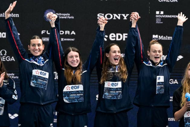 Athletes of team Great Britain celebrate after winning the gold medal in the swimming 4x100m Mixed Relay Women Final during the European Aquatics Championships at the Olympic Aquatic Center in Paris (France), August 16, 2026. Giorgio Scala DBM - Deepbluemedia Insidefoto