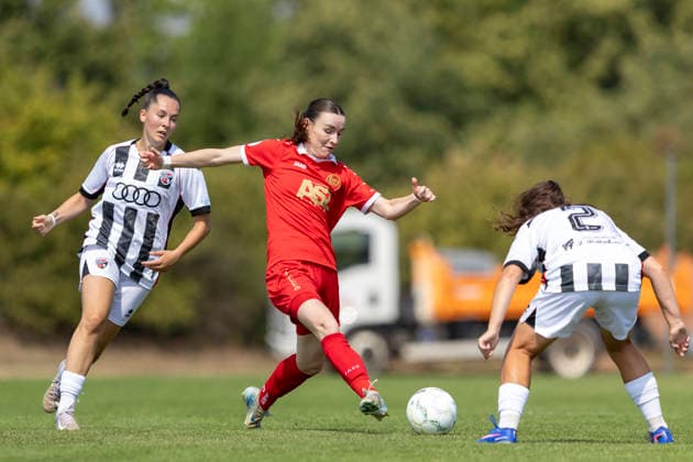 DFB-Pokal Playoffs Frauen: 1. FFV Erfurt vs. FC Ingolstadt 04; Erfurt; 16.08.2026 Lea Schrenk ( 19; 1. FFV Erfurt) gegen Mara Winter ( 2; FC Ingolstadt 04) DFB-Pokal Playoffs Frauen: 1. FFV Erfurt vs. FC Ingolstadt 04; Sportforum Johannesplatz Erfurt; 16.08.2026 DFB REGULATIONS PROHIBIT ANY USE OF PHOTOGRAPHS AS IMAGE SEQUENCES AND OR QUASI-VIDEO. *** DFB Cup Playoffs Women s 1 FFV Erfurt vs. FC Ingolstadt 04 Erfurt August 16, 2026 Lea Schrenk 19 1 FFV Erfurt vs. Mara Winter 2 FC Ingolstadt 04 DFB Cup Playoffs Women s 1 FFV Erfurt vs. FC Ingolstadt 04 Sportforum Johannesplatz, Erfurt, August 16, 2026 DFB regulations prohibit any use of photographs as image sequences and or quasi-video Copyright: xBEAUTIFULxSPORTS Duehringx