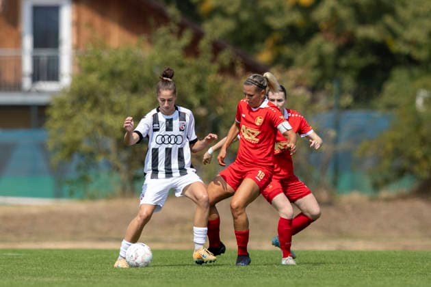 DFB-Pokal Playoffs Frauen: 1. FFV Erfurt vs. FC Ingolstadt 04; Erfurt; 16.08.2026 Emma Kusch ( 9; FC Ingolstadt 04) gegen Mandy Uhl ( 18; 1. FFV Erfurt) DFB-Pokal Playoffs Frauen: 1. FFV Erfurt vs. FC Ingolstadt 04; Sportforum Johannesplatz Erfurt; 16.08.2026 DFB REGULATIONS PROHIBIT ANY USE OF PHOTOGRAPHS AS IMAGE SEQUENCES AND OR QUASI-VIDEO. *** DFB Cup Playoffs Women s 1 FFV Erfurt vs. FC Ingolstadt 04 Erfurt August 16, 2026 Emma Kusch 9 FC Ingolstadt 04 vs. Mandy Uhl 18 1 FFV Erfurt DFB Cup Playoffs Women s 1 FFV Erfurt vs. FC Ingolstadt 04, Sportforum Johannesplatz, Erfurt, August 16, 2026. DFB regulations prohibit any use of photographs as image sequences and or quasi-video. Copyright: xBEAUTIFULxSPORTS Duehringx