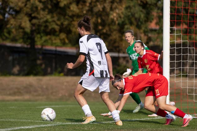 DFB-Pokal Playoffs Frauen: 1. FFV Erfurt vs. FC Ingolstadt 04; Erfurt; 16.08.2026 Emma Kusch ( 9; FC Ingolstadt 04) gegen Laura Krug ( 11; 1. FFV Erfurt) DFB-Pokal Playoffs Frauen: 1. FFV Erfurt vs. FC Ingolstadt 04; Sportforum Johannesplatz Erfurt; 16.08.2026 DFB REGULATIONS PROHIBIT ANY USE OF PHOTOGRAPHS AS IMAGE SEQUENCES AND OR QUASI-VIDEO. *** DFB Cup Playoffs Women s 1 FFV Erfurt vs. FC Ingolstadt 04 Erfurt August 16, 2026 Emma Kusch 9 FC Ingolstadt 04 vs. Laura Krug 11 1 FFV Erfurt DFB Cup Playoffs Women s 1 FFV Erfurt vs. FC Ingolstadt 04 Sportforum Johannesplatz, Erfurt, August 16, 2026 DFB regulations prohibit any use of photographs as image sequences and or quasi-video Copyright: xBEAUTIFULxSPORTS Duehringx