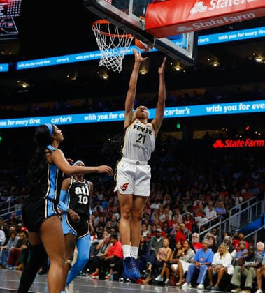 Center Makayla Timpson 21 of the Indiana Fever scores on a layup against the Atlanta Dream at State Farm Arena on Sunday, August 16, 2026 in Atlanta, Georgia.  ATL20260816103 MikexZarrilli
