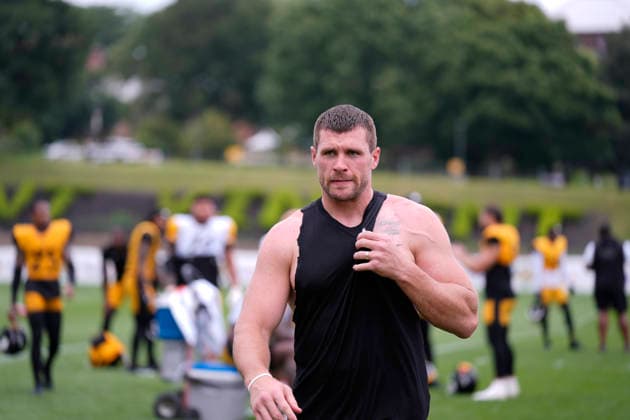 August 16, 2026, Latrobe, Pa, USA: August 16, 2026: T.J. Watt 90 during the Pittsburgh Steelers Training Camp at Saint Vincent College in Latrobe PA. NFL, American Football Herren, USA 2026: Steelers Training Camp AUG 16  - ZUMAa234 20260816_zsa_a234_033 Copyright: xAMGx