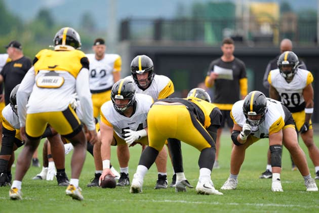 August 16, 2026, Latrobe, Pa, USA: August 16, 2026: Aaron Rodgers 8 during the Pittsburgh Steelers Training Camp at Saint Vincent College in Latrobe PA. Latrobe USA - ZUMAa234 20260816_zsa_a234_026 Copyright: xAMGx