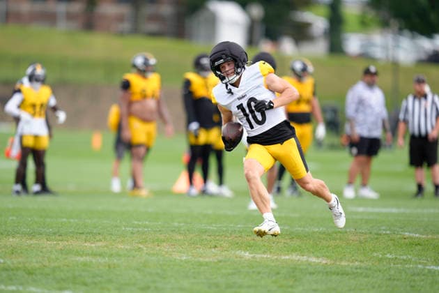 August 16, 2026, Latrobe, Pa, USA: August 16, 2026: Kaden Wetjen 10 during the Pittsburgh Steelers Training Camp at Saint Vincent College in Latrobe PA. NFL, American Football Herren, USA 2026: Steelers Training Camp AUG 16  - ZUMAa234 20260816_zsa_a234_040 Copyright: xAMGx