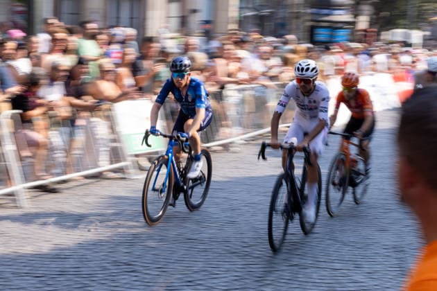 87th Volta A Portugal - 10th Stage Riders compete during the 10th stage from Maia to Porto of the Volta a Portugal 2026 in Porto, Portugal, on August 16, 2026. Porto Porto Portugal  Copyright: xMiguelxLemosx originalFilename:lemos-87thvolt260816_npA7q.jpg