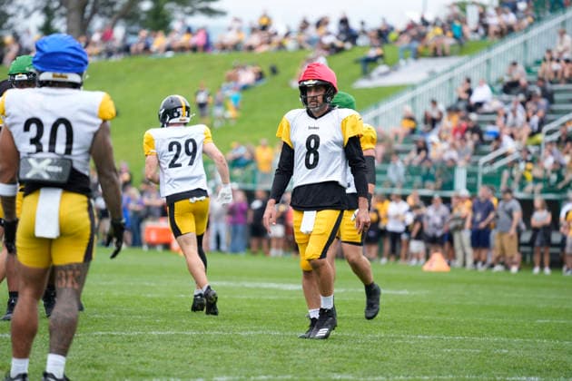 August 16, 2026, Latrobe, Pa, USA: August 16, 2026: Aaron Rodgers 8 during the Pittsburgh Steelers Training Camp at Saint Vincent College in Latrobe PA. NFL, American Football Herren, USA 2026: Steelers Training Camp AUG 16  - ZUMAa234 20260816_zsa_a234_059 Copyright: xAMGx