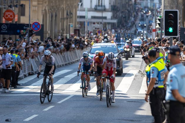 87th Volta A Portugal - 10th Stage Cyclists enter the city of Porto during the 10th stage from Maia to Porto of the Volta a Portugal 2026 in Porto, Portugal, on August 16, 2026. Porto Porto Portugal  Copyright: xMiguelxLemosx originalFilename:lemos-87thvolt260816_nppD5.jpg