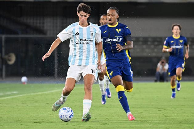 Hellas Verona v Virtus Entella - Coppa Italia Tommaso Annoni of Virtus Entella Chiavari and Dailon Livramento of Hellas Verona FC play during the soccer match between Hellas Verona FC and Virtus Entella Chiavari, a leg of the 32nd round of the Frecciarossa Italian Cup 2026 2027, at Marcantonio Bentegodi Stadium in Verona, Italy, on August 16, 2026. Verona Italy Italy  Copyright: xRobertoxTommasinix originalFilename:tommasini-hellasve260816_npahb.jpg