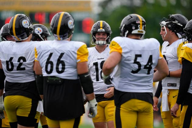 August 16, 2026, Latrobe, Pa, USA: August 16, 2026: Will Howard 18 during the Pittsburgh Steelers Training Camp at Saint Vincent College in Latrobe PA. NFL, American Football Herren, USA 2026: Steelers Training Camp AUG 16  - ZUMAa234 20260816_zsa_a234_095 Copyright: xAMGx