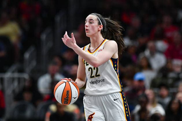 ATLANTA, GA - AUGUST 16: Caitlin Clark 22 of Indiana gestures during the WNBA, Basketball Damen, USA game between the Indiana Fever and the Atlanta Dream on August 16th, 2026 at State Farm Arena in Atlanta, GA. (Photo by Rich von Biberstein Icon Sportswire) WNBA: AUG 16 Indiana Fever at Atlanta Dream EDITORIAL USE ONLY Icon260816011