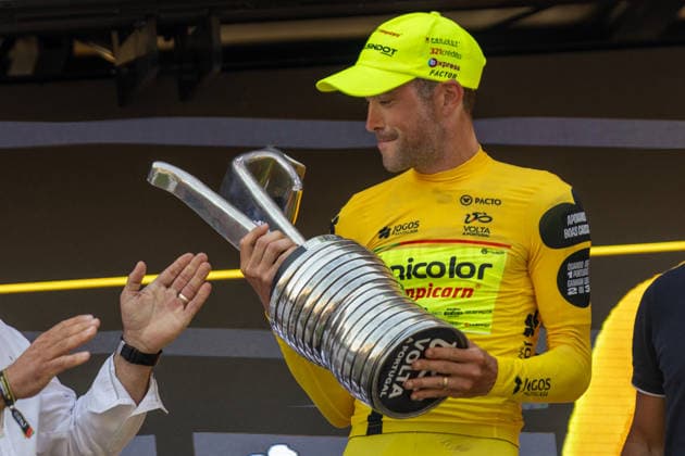 87th Volta A Portugal - 10th Stage French cyclist Alexis Guerin of Anicolor Campicarn celebrates on the podium after winning the general classification of the 87th Volta a Portugal, following the final stage from Maia to Porto, Portugal, on August 16, 2026. Porto Portugal  Copyright: xEduardoxAlmeidax originalFilename:almeida-notitle260816_npgG7.jpg