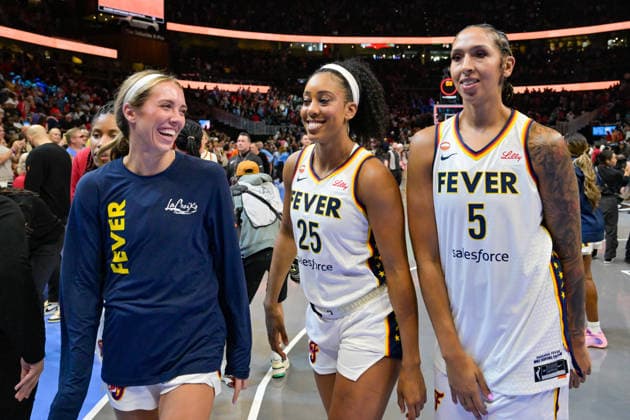 ATLANTA, GA - AUGUST 16: Indiana players Lexie Hull 10, Monique Billings 25, and Mercedes Russell 5 react following the conclusion of the WNBA, Basketball Damen, USA game between the Indiana Fever and the Atlanta Dream on August 16th, 2026 at State Farm Arena in Atlanta, GA. (Photo by Rich von Biberstein Icon Sportswire) WNBA: AUG 16 Indiana Fever at Atlanta Dream EDITORIAL USE ONLY Icon260816041