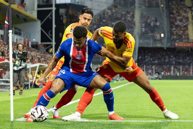 RC Lens vs PSG football match - Lens PSG s French forward 14 Desire Doue looks on during the French Super Cup (Trophee des Champions) football match between RC Lens and Paris Saint-Germain (PSG) at the Stade Bollaert-Delelis in Lens, northern France on August 16, 2026. Photo by Raphael Lafargue ABACAPRESS.COM Lens France  Copyright: xLafarguexRaphael ABACAx