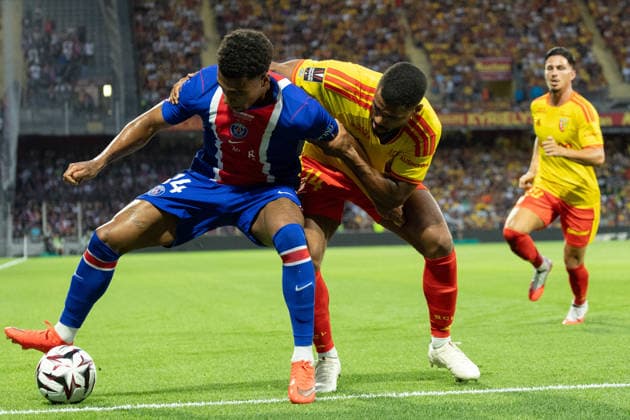 RC Lens vs PSG football match - Lens PSG s French forward 14 Desire Doue looks on during the French Super Cup (Trophee des Champions) football match between RC Lens and Paris Saint-Germain (PSG) at the Stade Bollaert-Delelis in Lens, northern France on August 16, 2026. Photo by Raphael Lafargue ABACAPRESS.COM Lens France  Copyright: xLafarguexRaphael ABACAx
