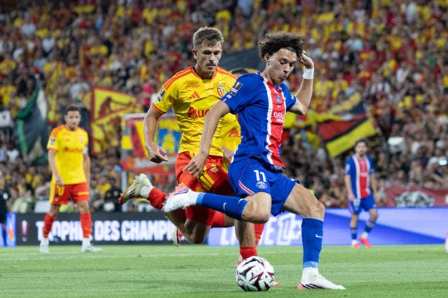 RC Lens vs PSG football match - Lens PSG s French forward 11 Maghnes Akliouche runs with the ball during the French Super Cup (Trophee des Champions) football match between RC Lens and Paris Saint-Germain (PSG) at the Stade Bollaert-Delelis in Lens, northern France on August 16, 2026. Photo by Raphael Lafargue ABACAPRESS.COM Lens France  Copyright: xLafarguexRaphael ABACAx