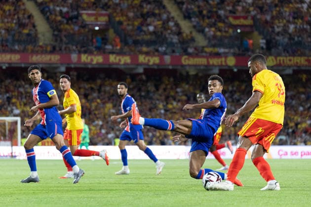 RC Lens vs PSG football match - Lens PSG s French forward 14 Desire Doue looks on during the French Super Cup (Trophee des Champions) football match between RC Lens and Paris Saint-Germain (PSG) at the Stade Bollaert-Delelis in Lens, northern France on August 16, 2026. Photo by Raphael Lafargue ABACAPRESS.COM Lens France  Copyright: xLafarguexRaphael ABACAx