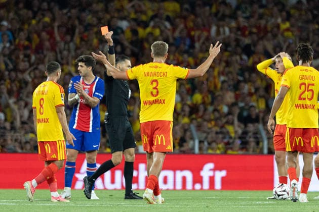 RC Lens vs PSG football match - Lens referee holds a red card to the RC lens during the French Super Cup (Trophee des Champions) football match between RC Lens and Paris Saint-Germain (PSG) at the Stade Bollaert-Delelis in Lens, northern France on August 16, 2026. Photo by Raphael Lafargue ABACAPRESS.COM Lens France  Copyright: xLafarguexRaphael ABACAx