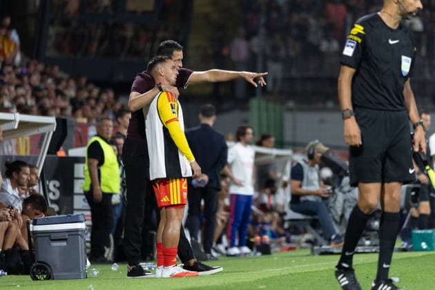 RC Lens vs PSG football match - Lens RC lens coach Dino Toppmoller speaks to Ruben Aguilar during the French Super Cup (Trophee des Champions) football match between RC Lens and Paris Saint-Germain (PSG) at the Stade Bollaert-Delelis in Lens, northern France on August 16, 2026. Photo by Raphael Lafargue ABACAPRESS.COM Lens France  Copyright: xLafarguexRaphael ABACAx