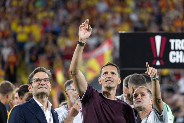 RC Lens vs PSG football match - Lens RC lens coach Dino Toppmoller celebrate after winning the French Super Cup (Trophee des Champions) football match between RC Lens and Paris Saint-Germain (PSG) at the Stade Bollaert-Delelis in Lens, northern France on August 16, 2026. Photo by Raphael Lafargue ABACAPRESS.COM Lens France  Copyright: xLafarguexRaphael ABACAx