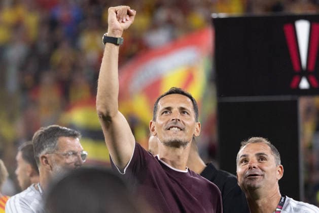 RC Lens vs PSG football match - Lens RC lens coach Dino Toppmoller celebrate after winning the French Super Cup (Trophee des Champions) football match between RC Lens and Paris Saint-Germain (PSG) at the Stade Bollaert-Delelis in Lens, northern France on August 16, 2026. Photo by Raphael Lafargue ABACAPRESS.COM Lens France  Copyright: xLafarguexRaphael ABACAx
