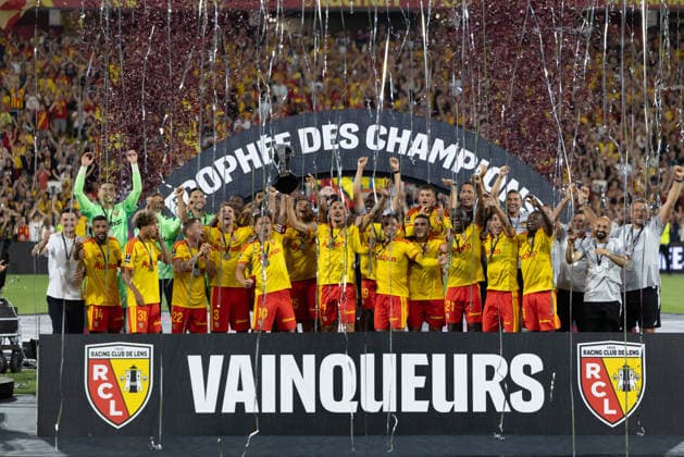 RC Lens vs PSG football match - Lens Lens players celebrate with the championship trophy after winning the French Super Cup (Trophee des Champions) football match between RC Lens and Paris Saint-Germain (PSG) at the Stade Bollaert-Delelis in Lens, northern France on August 16, 2026. Photo by Raphael Lafargue ABACAPRESS.COM Lens France  Copyright: xLafarguexRaphael ABACAx