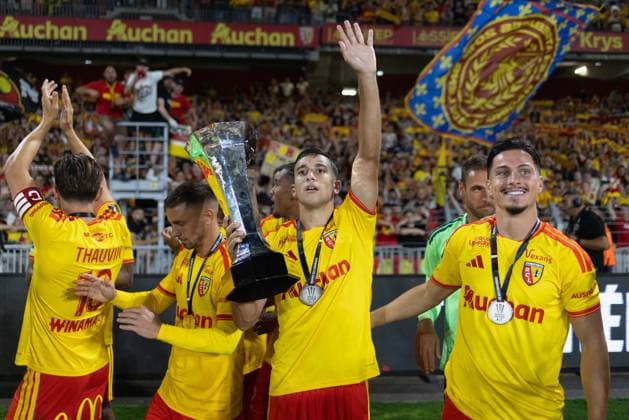 RC Lens vs PSG football match - Lens Lens players celebrate with the championship trophy after winning the French Super Cup (Trophee des Champions) football match between RC Lens and Paris Saint-Germain (PSG) at the Stade Bollaert-Delelis in Lens, northern France on August 16, 2026. Photo by Raphael Lafargue ABACAPRESS.COM Lens France  Copyright: xLafarguexRaphael ABACAx