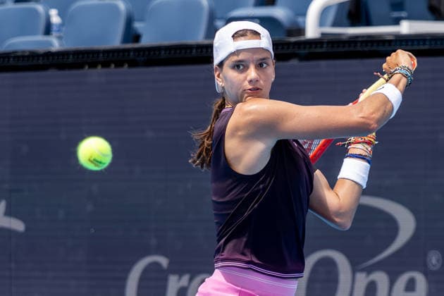 August 16, 2026, Mason, Ohio, U.S: Emiliana Arango (COL) hits a backhand shot during SundayÃ¢â‚¬â ¢s second round of the Cincinnati Open at the Lindner Family Tennis Center , Mason, Oh. Tennis 2026 - Cincinnati Open WTA, Tennis Damen  - ZUMAs304 20260816_zaf_s304_098 Copyright: xScottxStuartx