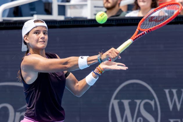 August 16, 2026, Mason, Ohio, U.S: Emiliana Arango (COL) hits a backhand shot during SundayÃ¢â‚¬â ¢s second round of the Cincinnati Open at the Lindner Family Tennis Center , Mason, Oh. Tennis 2026 - Cincinnati Open WTA, Tennis Damen  - ZUMAs304 20260816_zaf_s304_099 Copyright: xScottxStuartx