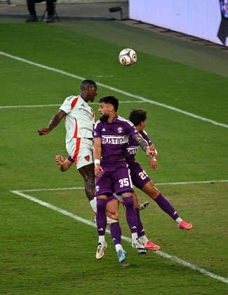 AUSTIN, TX - August 16: FC Dallas player Osaze Urhoghide (left) takes a head shot as Austin FC players Mateja DjordjeviÄ‡ (35) and Guiherme Biro (right) defend during MLS, Fussball Herren, USA game between FC Dallas and Austin FC on August 16, 2026 at Q2 Stadium in Austin, TX. (Photo by John Rivera Icon Sportswire) SOCCER: AUG 16 MLS Austin FC vs FC Dallas EDITORIAL USE ONLY Icon426260816004