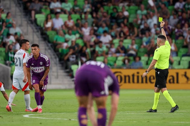 AUSTIN, TX - AUGUST 16: Midfielder Joaquin Valiente 21 of FC Dallas gets a yellow card during the MLS, Fussball Herren, USA match between Austin FC and FC Dallas on August 16, 2026, at Q2 Stadium in Austin, TX. (Photo by David Buono Icon Sportswire) SOCCER: AUG 16 MLS Austin FC vs FC Dallas EDITORIAL USE ONLY Icon260816011