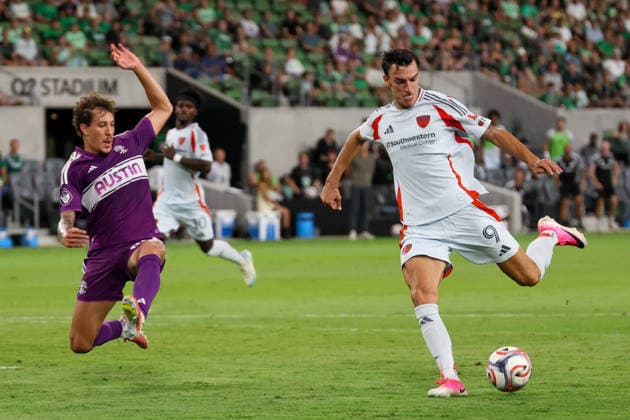 AUSTIN, TX - AUGUST 16: Forward Petar Musa 9 of FC Dallas readies for a shot on goal as defender Guilherme Biro 29 of Austin FC leaps attempting to block same during the MLS, Fussball Herren, USA match between Austin FC and FC Dallas on August 16, 2026, at Q2 Stadium in Austin, TX. (Photo by David Buono Icon Sportswire) SOCCER: AUG 16 MLS Austin FC vs FC Dallas EDITORIAL USE ONLY Icon260816014