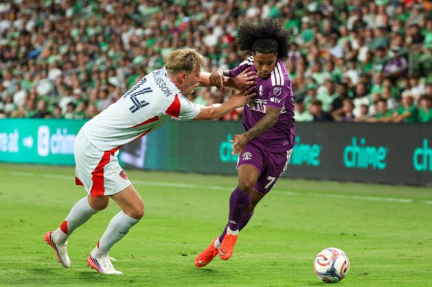 AUSTIN, TX - AUGUST 16: Forward Jayden Nelson 7 of Austin FC battles through a push by midfielder Herman Johansson 14 of FC Dallas during the MLS, Fussball Herren, USA match between Austin FC and FC Dallas on August 16, 2026, at Q2 Stadium in Austin, TX. (Photo by David Buono Icon Sportswire) SOCCER: AUG 16 MLS Austin FC vs FC Dallas EDITORIAL USE ONLY Icon260816039