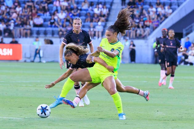 August 16, 2026, Los Angeles, California, USA: Sarah Gorden 11 of the Angel City FC hooks an arm around Trinity Rodman 2 of the Washington Spirit during their regular season NWSL game on Sunday August 16, 2026 at the BMO Stadium in Los Angeles, California. ACFC tie with Spirit, 1-1. ARIANA RUIZ PI Los Angeles USA - ZUMAp124 20260816_zaa_p124_035 Copyright: xArianaxRuizx