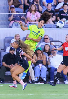 August 16, 2026, Los Angeles, California, USA: Trinity Rodman 2 of the Washington Spirit jumps over Sarah Gorden 11 of the Angel City FC to head the ball during their regular season NWSL game on Sunday August 16, 2026 at the BMO Stadium in Los Angeles, California. ACFC ties with Spirit, 1-1. ARIANA RUIZ PI Los Angeles USA - ZUMAp124 20260816_zaa_p124_046 Copyright: xArianaxRuizx