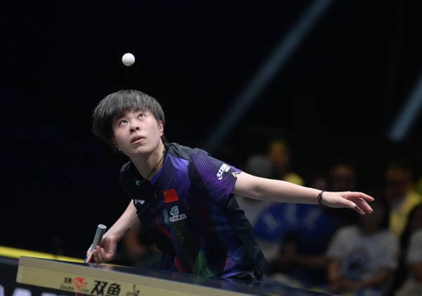 (260817) -- MALMO, Aug. 17, 2026 -- Wang Yidi of China serves to Wang Manyu of China during the women s singles final match at the WTT Europe Smash Sweden 2026 in Malmo, Sweden, Aug. 16, 2026. ) (SP)SWEDEN-MALMO Table tennis, Tischtennis WTT EUROPE SMASH 2026-WOMEN SINGLES WengxXinyang 